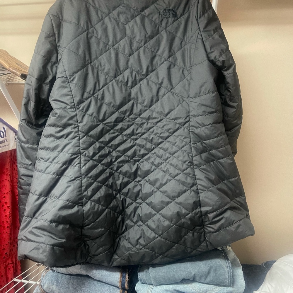 Women’s North Face Reversible Jacket.